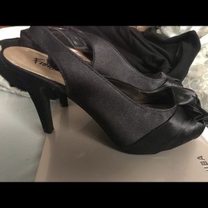 Fioni Satin pumps